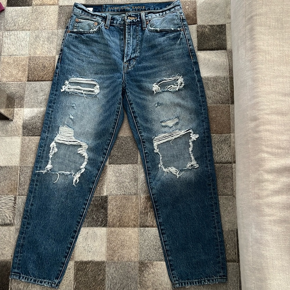 American eagle ripped jeans. Size 28. Like new